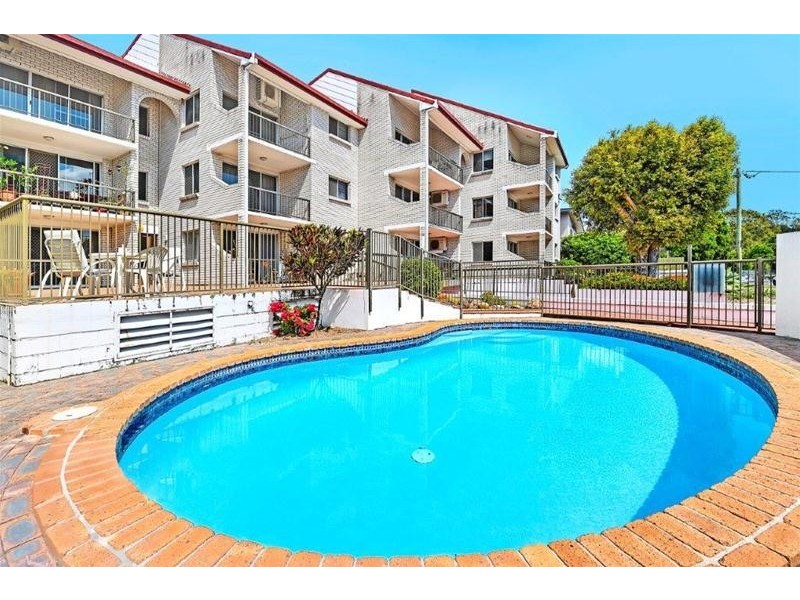 4/32 Armrick Avenue, Broadbeach QLD 4218