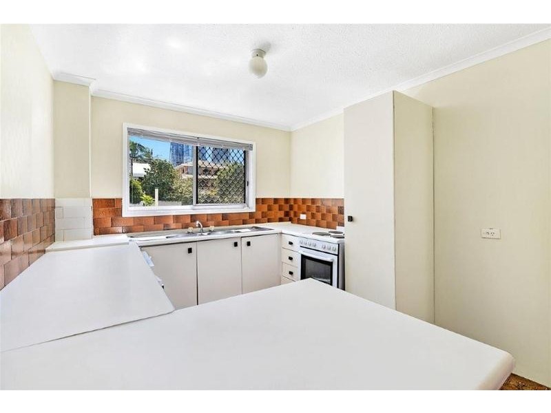 4/32 Armrick Avenue, Broadbeach QLD 4218