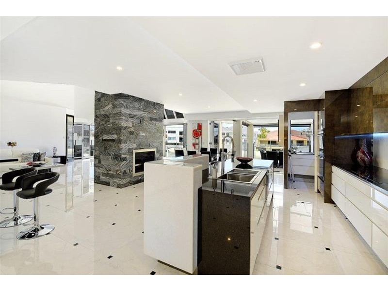 18 Viking Court, Paradise Waters QLD 4217