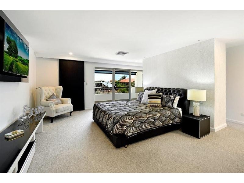 18 Viking Court, Paradise Waters QLD 4217