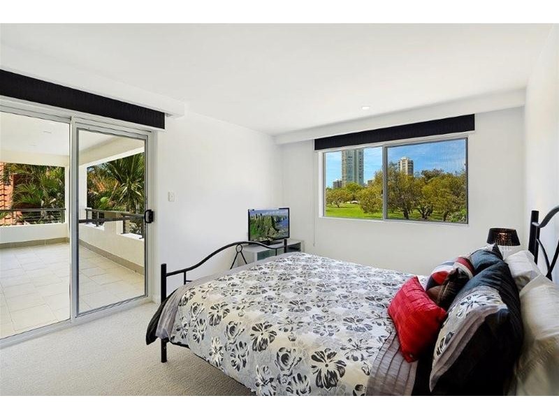 18 Viking Court, Paradise Waters QLD 4217