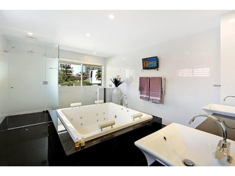 18 Viking Court, Paradise Waters QLD 4217