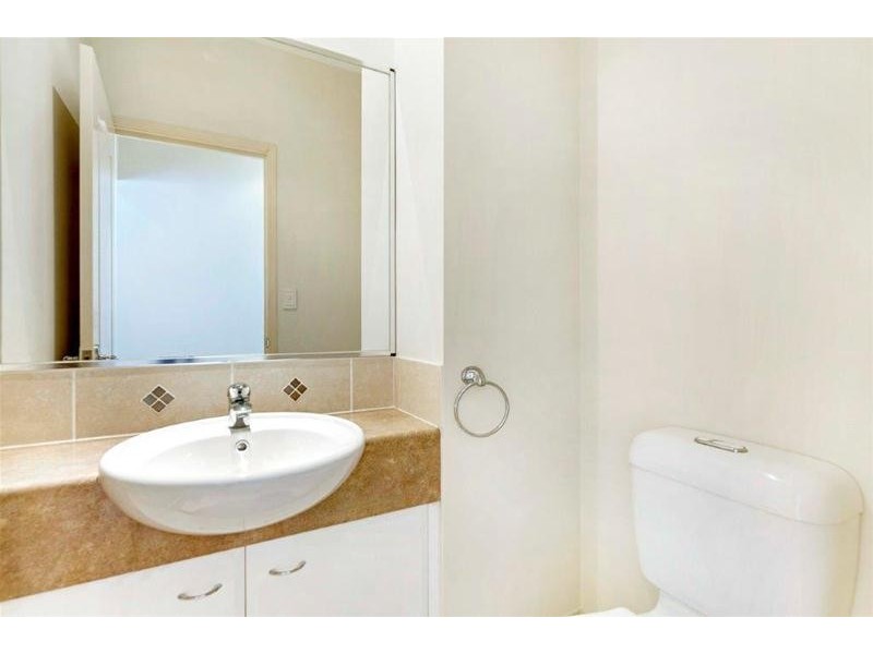 32 Genoa Street, Surfers Paradise QLD 4217