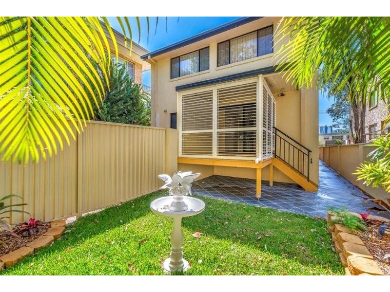 32 Genoa Street, Surfers Paradise QLD 4217