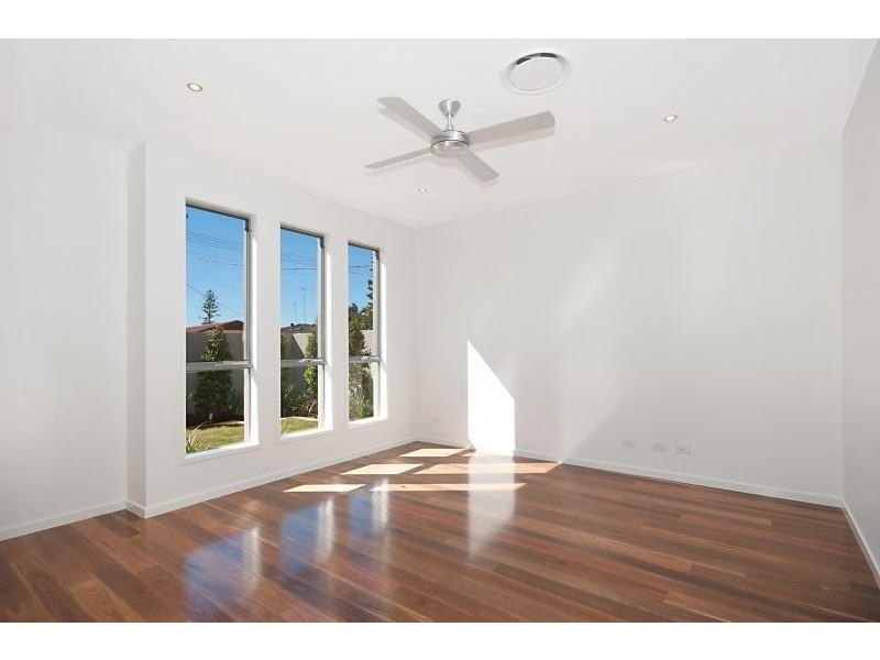 74 Gibraltar Drive, Isle Of Capri QLD 4217