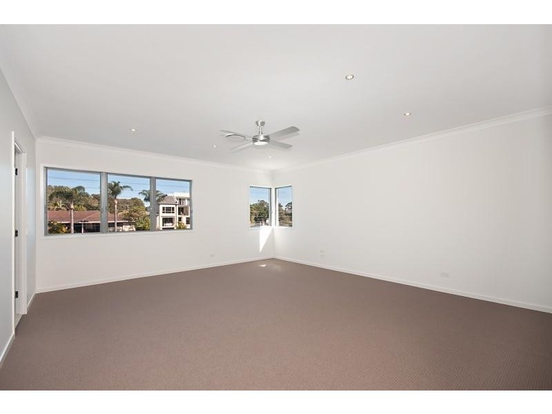 74 Gibraltar Drive, Isle Of Capri QLD 4217