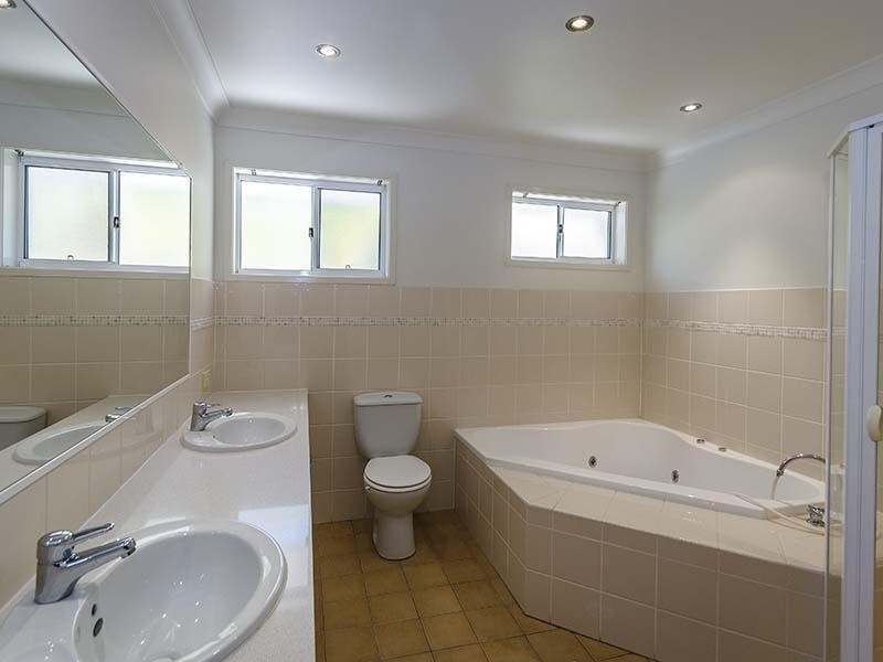 19 Stanhill Drive, Chevron Island QLD 4217