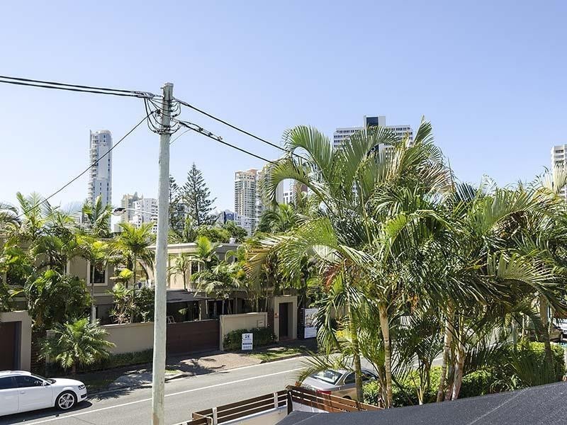 19 Stanhill Drive, Chevron Island QLD 4217