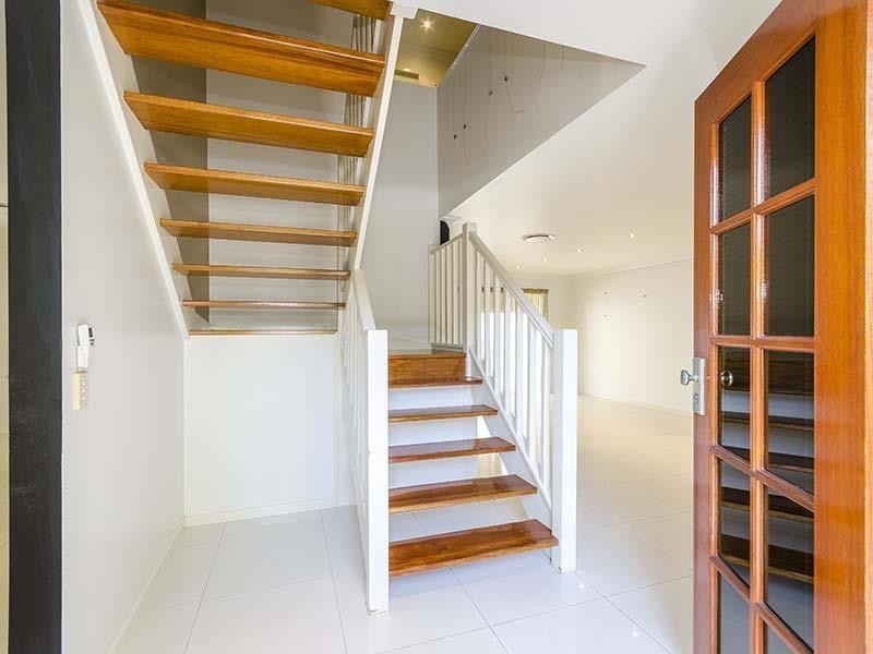 19 Stanhill Drive, Chevron Island QLD 4217