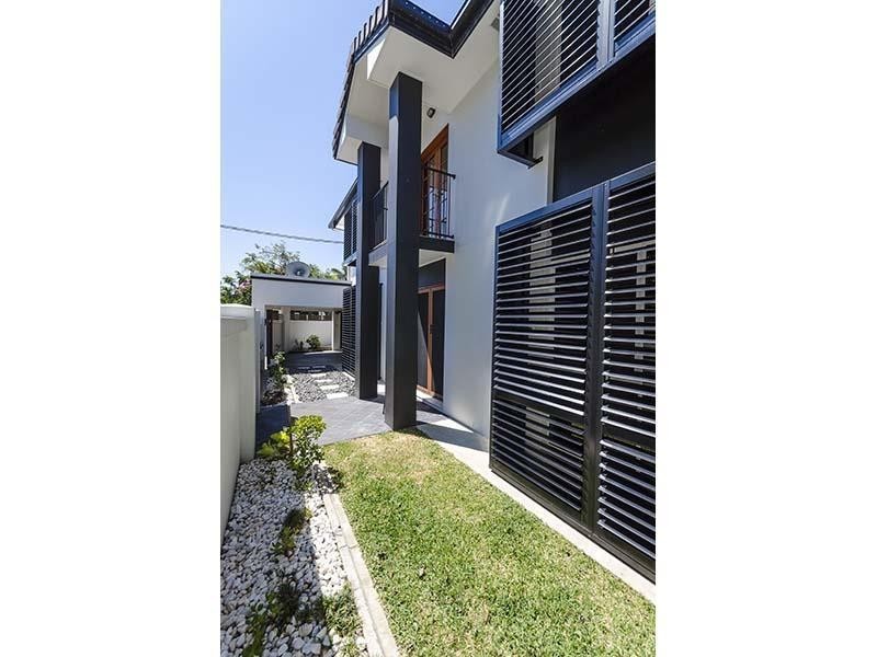 19 Stanhill Drive, Chevron Island QLD 4217