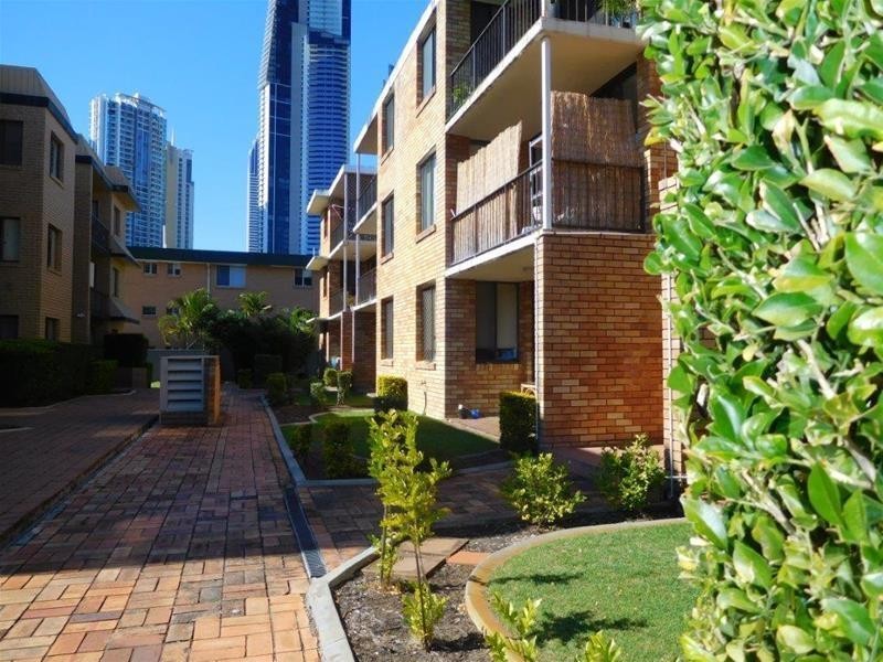 2/11 Stanhill Drive, Surfers Paradise QLD 4217
