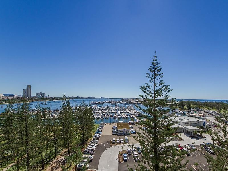 18 Macarthur Parade “Yachting Towers”, Main Beach QLD 4217