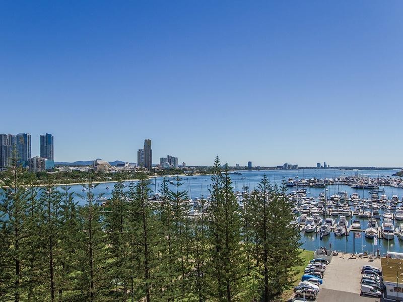 18 Macarthur Parade “Yachting Towers”, Main Beach QLD 4217