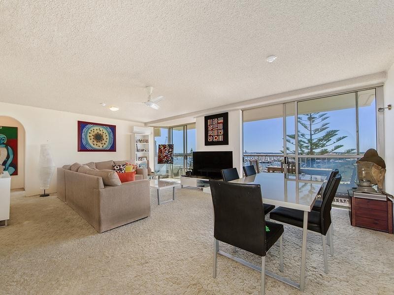 18 Macarthur Parade “Yachting Towers”, Main Beach QLD 4217