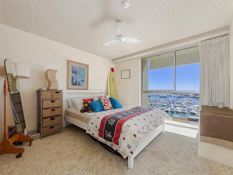 18 Macarthur Parade “Yachting Towers”, Main Beach QLD 4217