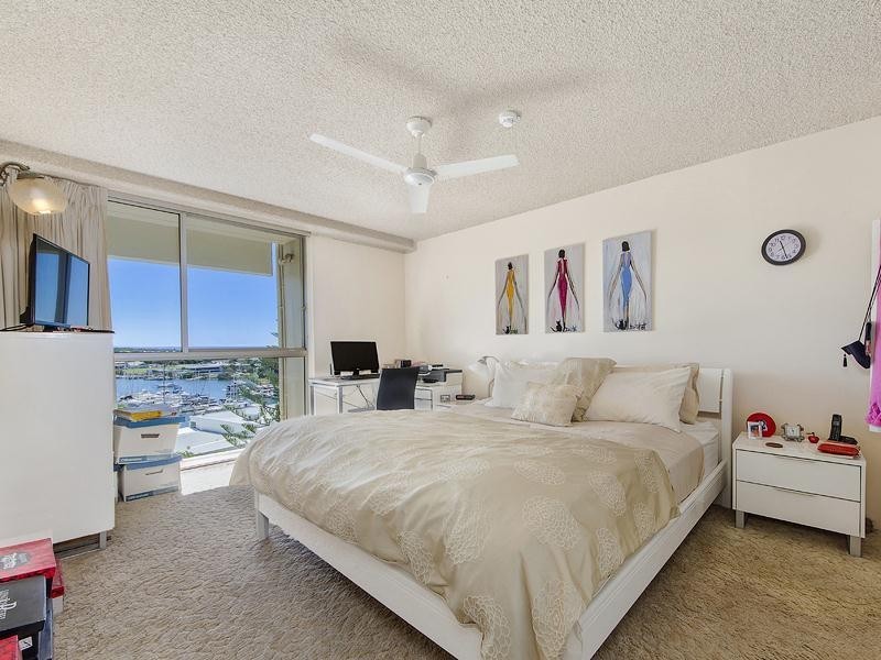 18 Macarthur Parade “Yachting Towers”, Main Beach QLD 4217