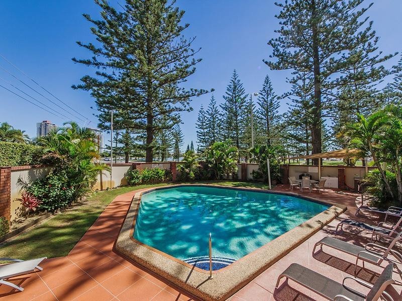 18 Macarthur Parade “Yachting Towers”, Main Beach QLD 4217