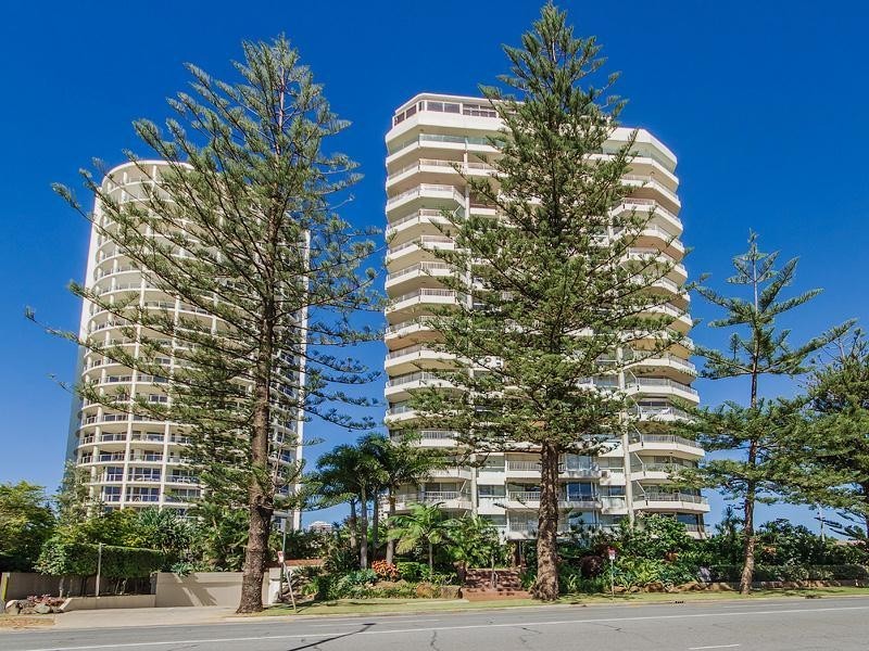 18 Macarthur Parade “Yachting Towers”, Main Beach QLD 4217