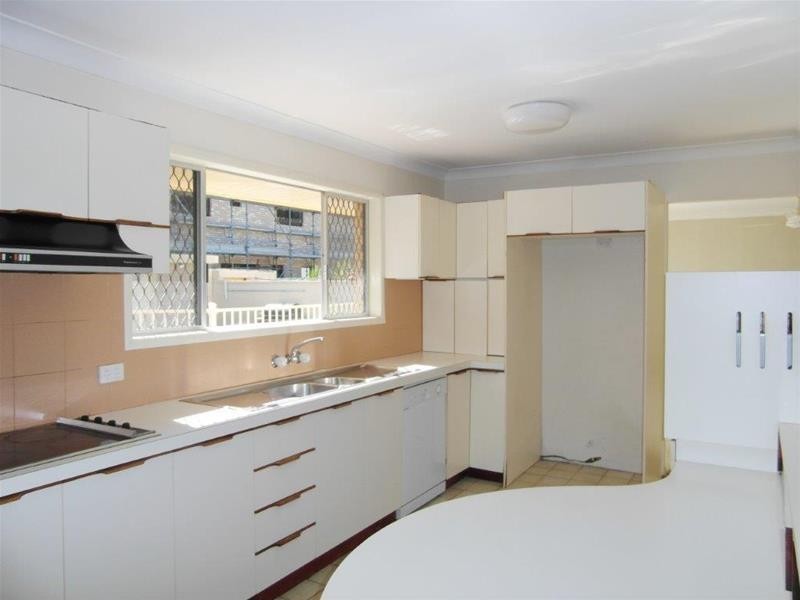 5 St Andrews Avenue, Isle Of Capri QLD 4217