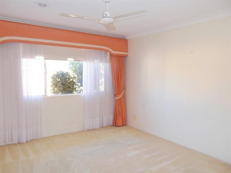 5 St Andrews Avenue, Isle Of Capri QLD 4217