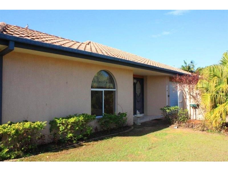 10 Rannock Avenue, Benowa Waters QLD 4217