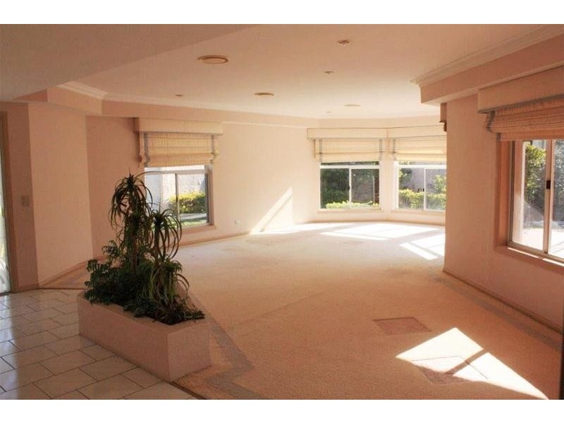 10 Rannock Avenue, Benowa Waters QLD 4217