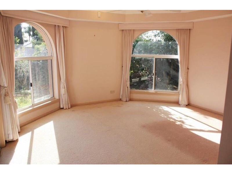 10 Rannock Avenue, Benowa Waters QLD 4217