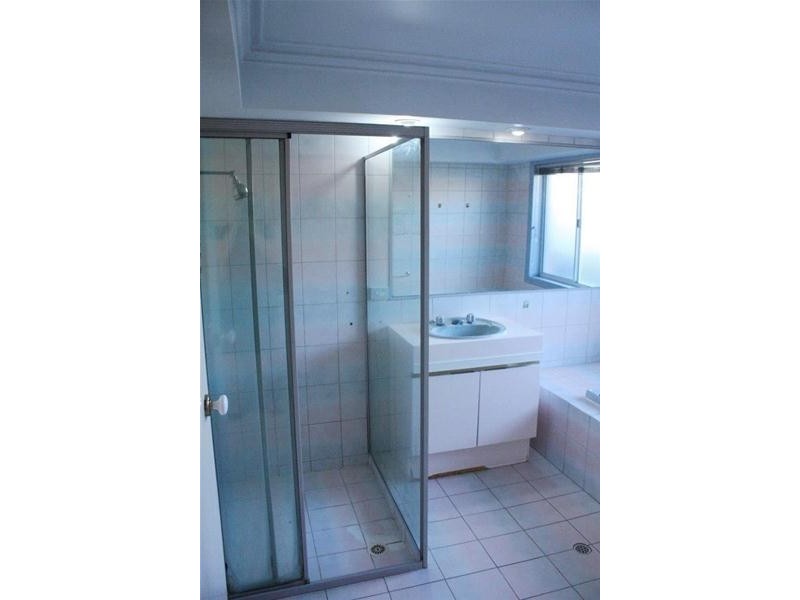 10 Rannock Avenue, Benowa Waters QLD 4217