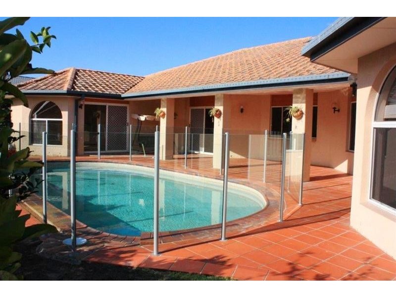 10 Rannock Avenue, Benowa Waters QLD 4217