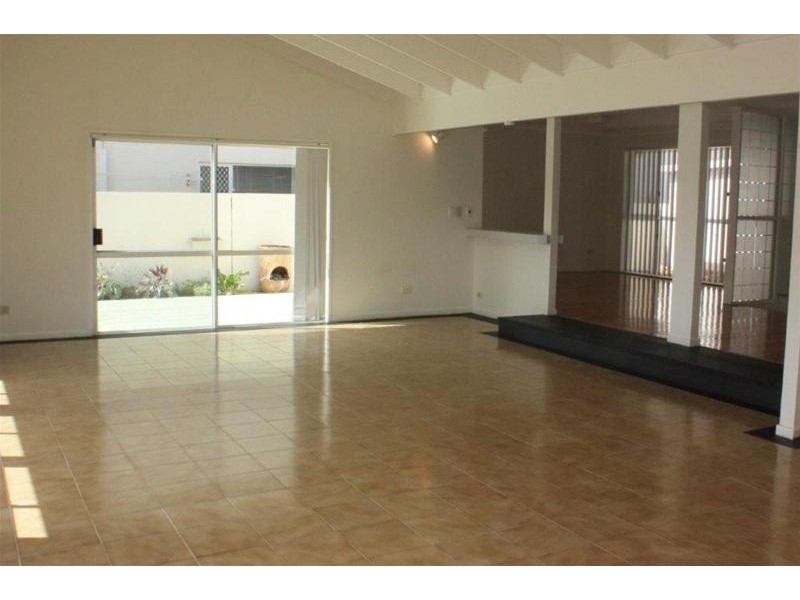 193 Stanhill Drive, Chevron Island QLD 4217