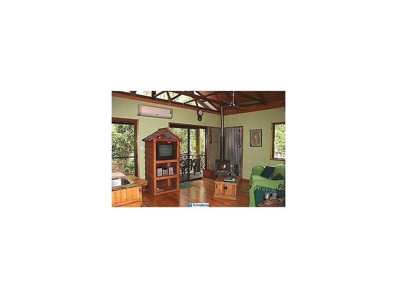 1 Eacham Close, Lake Eacham QLD 4884