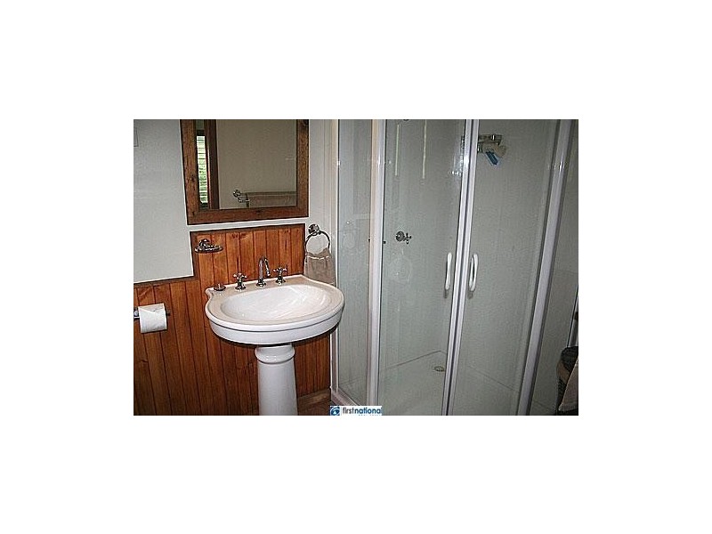 1 Eacham Close, Lake Eacham QLD 4884