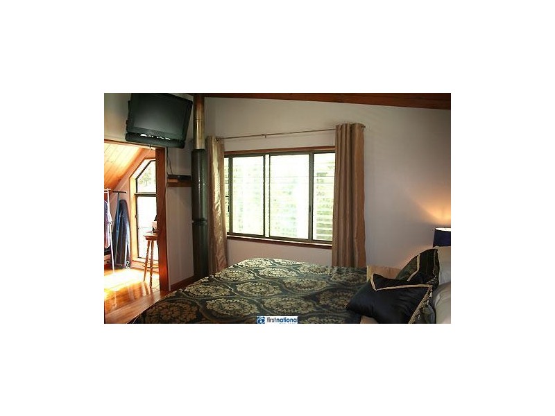 1 Eacham Close, Lake Eacham QLD 4884