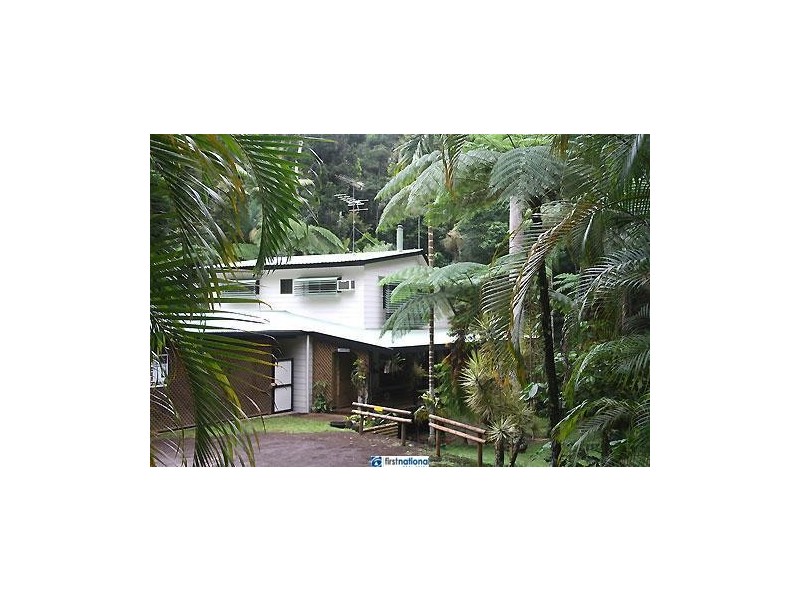 1 Eacham Close, Lake Eacham QLD 4884