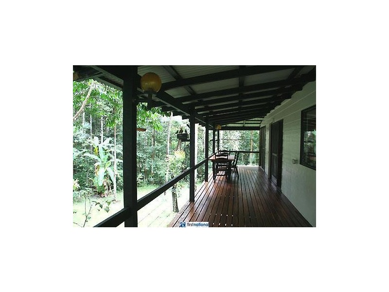 1 Eacham Close, Lake Eacham QLD 4884