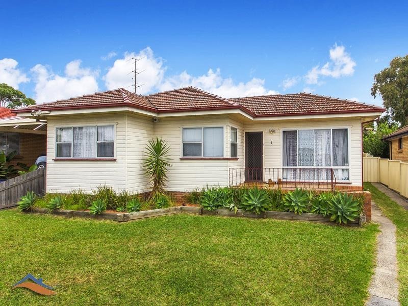 7 Roberts Avenue, Barrack Heights NSW 2528