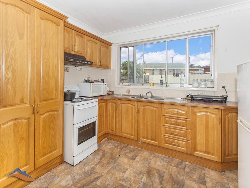 7 Roberts Avenue, Barrack Heights NSW 2528