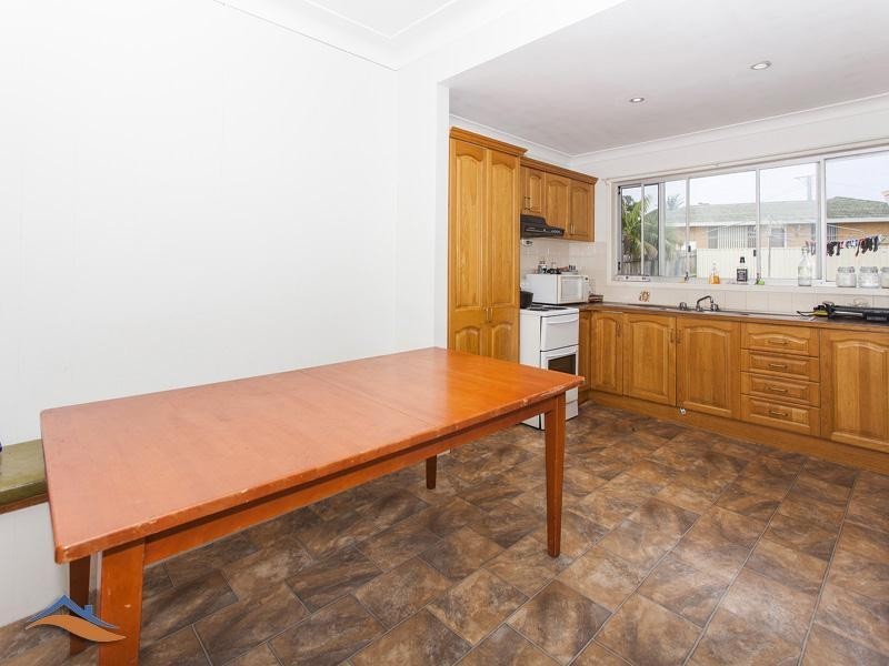 7 Roberts Avenue, Barrack Heights NSW 2528