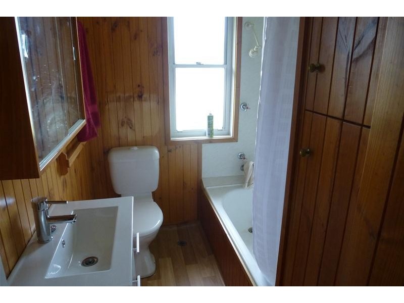 11 Moran Street, Mount Saint Thomas NSW 2500