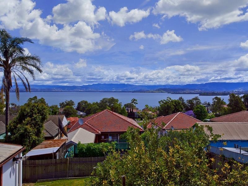 44 Buena Vista, Lake Heights NSW 2502