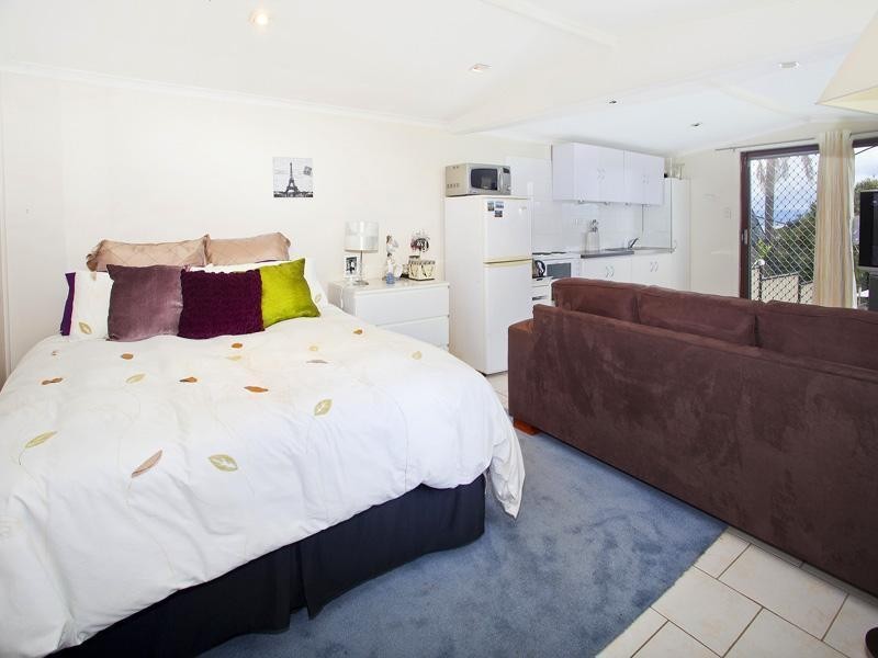 44 Buena Vista, Lake Heights NSW 2502