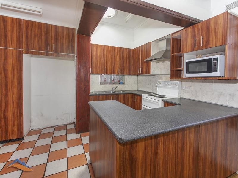 196 Northcliffe Drive, Warrawong NSW 2502