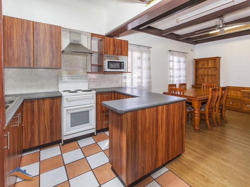 196 Northcliffe Drive, Warrawong NSW 2502