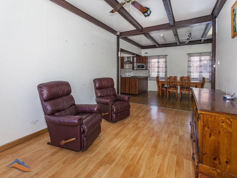 196 Northcliffe Drive, Warrawong NSW 2502