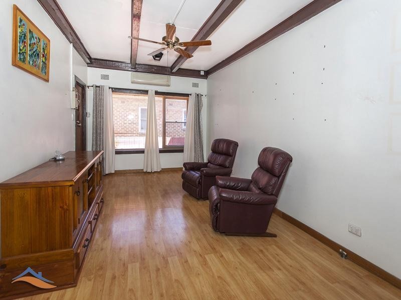 196 Northcliffe Drive, Warrawong NSW 2502