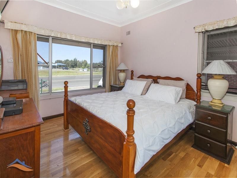 196 Northcliffe Drive, Warrawong NSW 2502