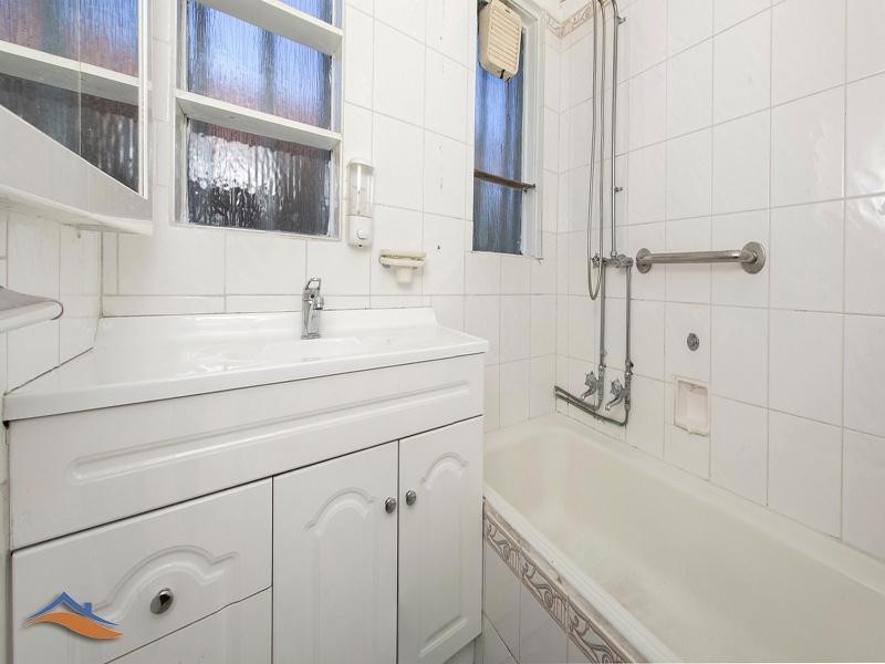 196 Northcliffe Drive, Warrawong NSW 2502