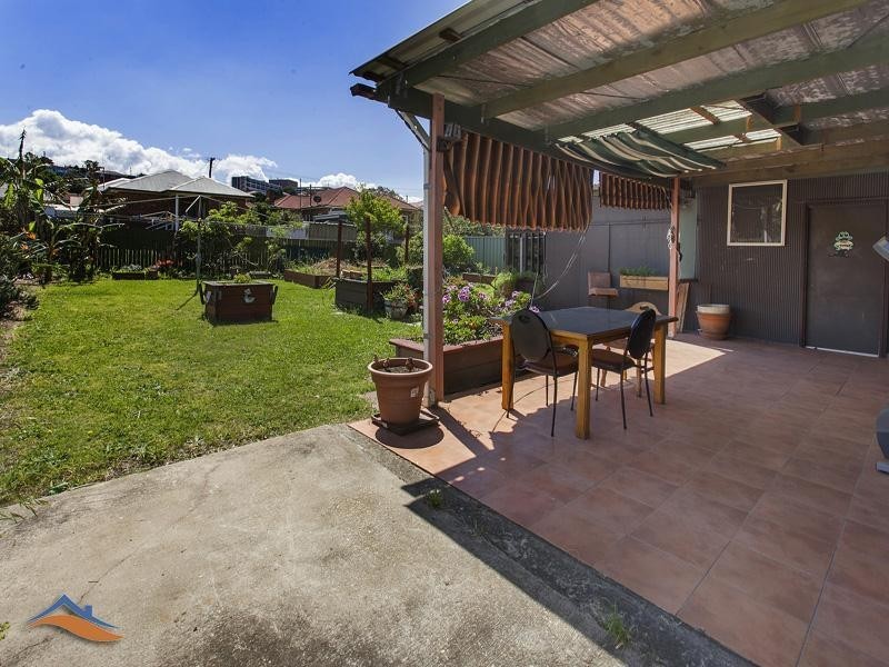 196 Northcliffe Drive, Warrawong NSW 2502