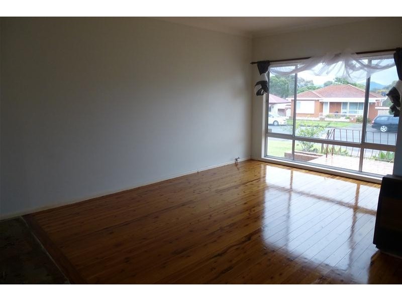 7 Roberts Avenue, Barrack Heights NSW 2528