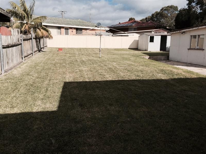 7 Roberts Avenue, Barrack Heights NSW 2528